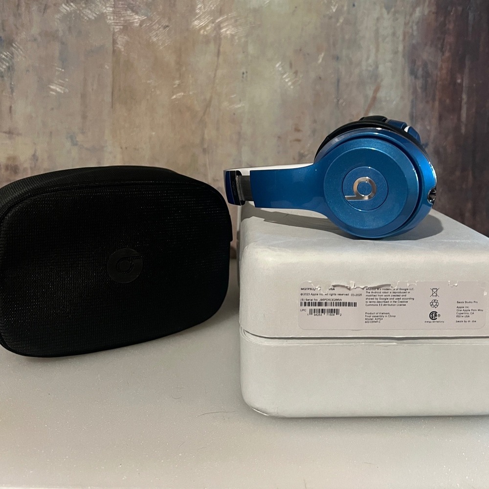 Beats by Dre Solo HD Wired Headphones Blue Excellent Studio Sound B0518
